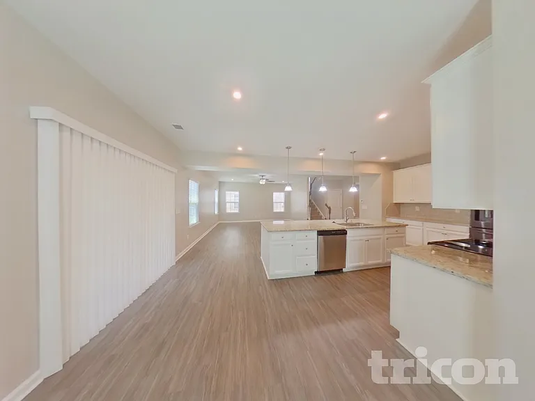 1302 Harkey Creek Dr — Photo 4