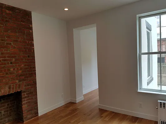 Rented by MCR Realty | media 22