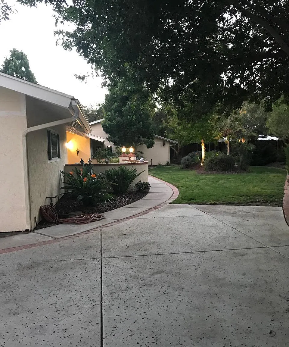 5 bed, 2700 sqft, $7,500 — Photo 4