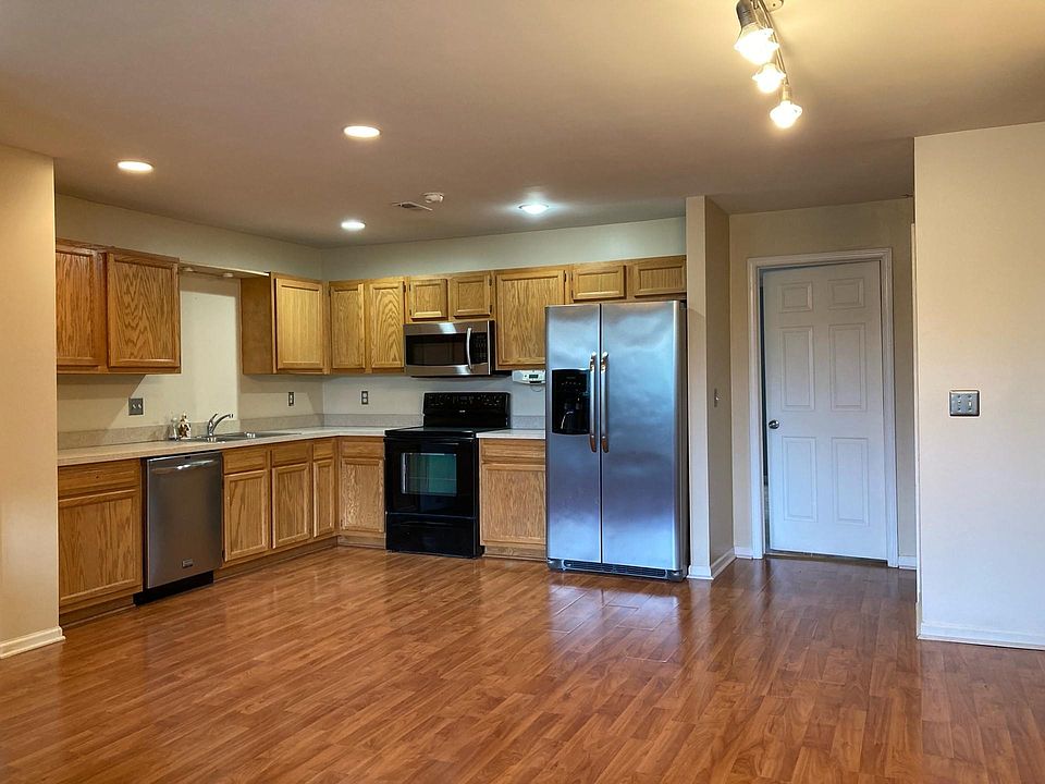 1493 Silverbrook Ridge Dr Walled Lake MI Zillow