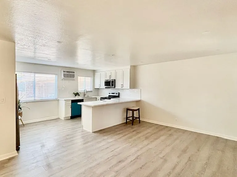 1730 Lacassie Ave — Photo 15