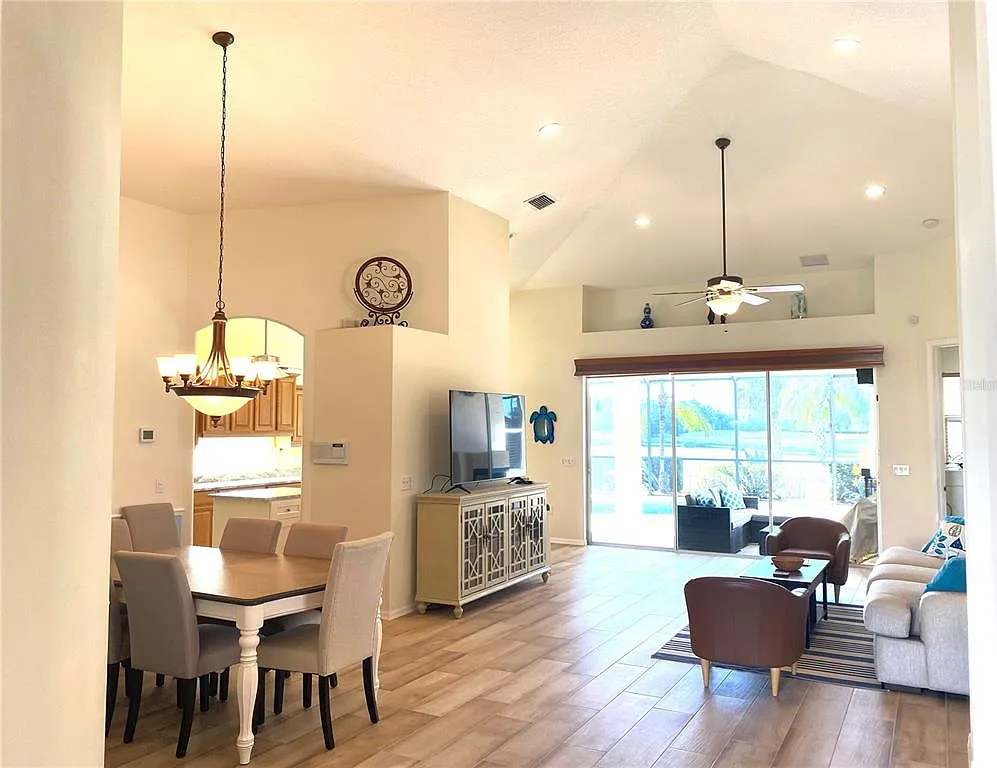 3 bed, 2.0 bath, 1856 sqft, $4,300 — Photo 4