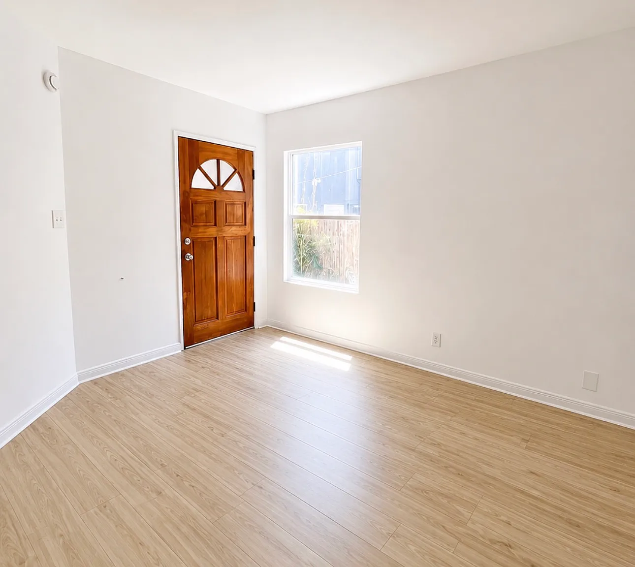 Studio, 375 sqft, $1,750 — Photo 4