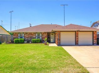 1108 NE 4th St, Moore, OK 73160