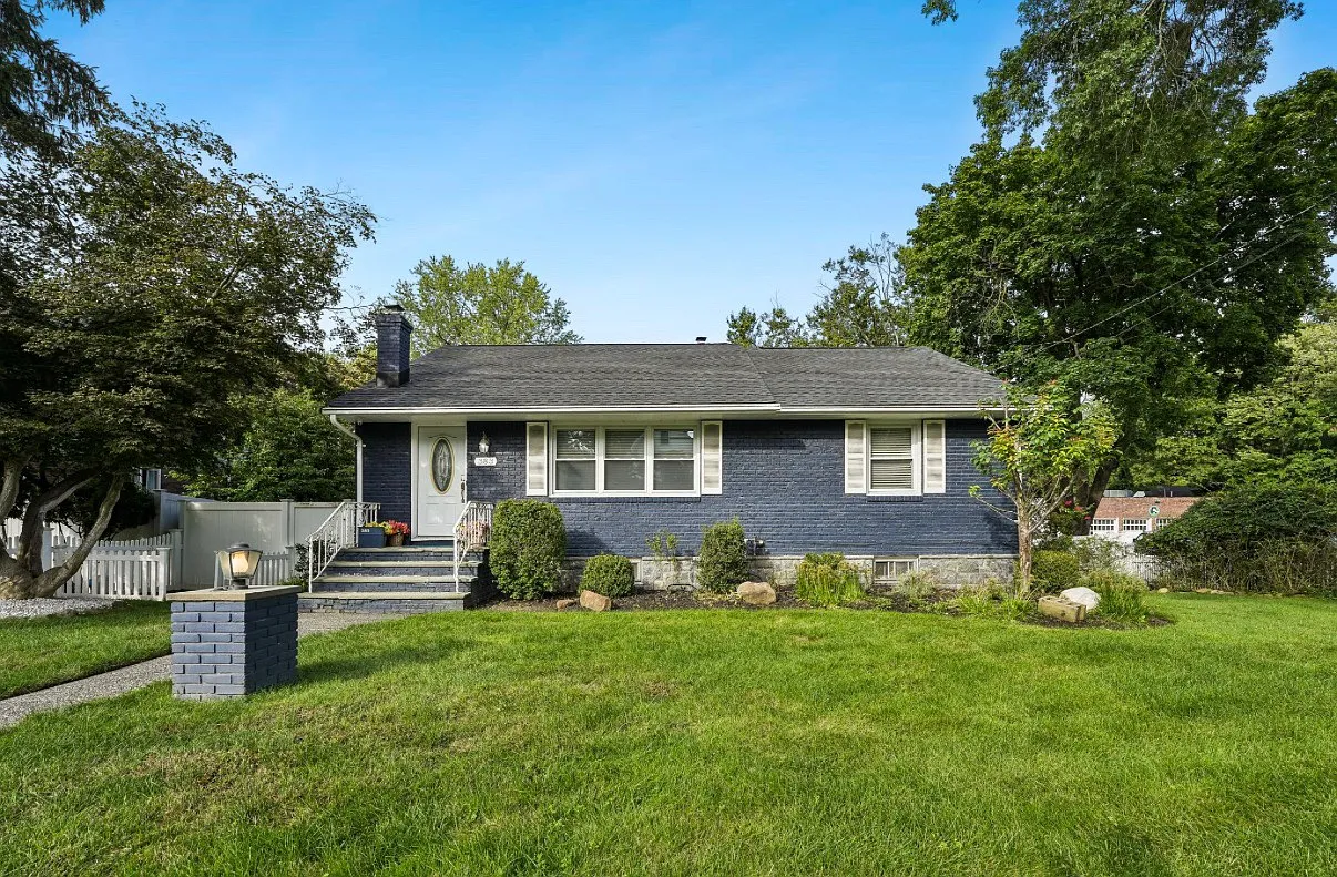 3 bed, 1.5 bath, $4,400 — Photo 1