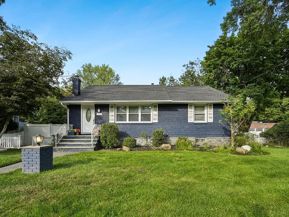 383 Closter Dock Rd