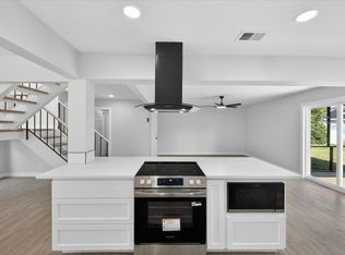 901 Huntington Dr, Lewisville, TX 75067