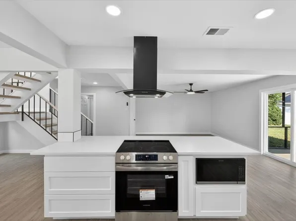 901 Huntington Dr, Lewisville, TX 75067