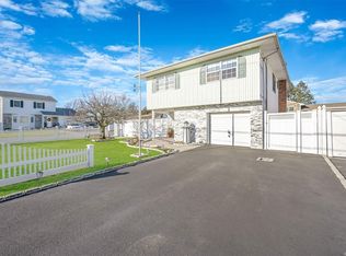 527 Windmill Ave, West Babylon, NY 11704