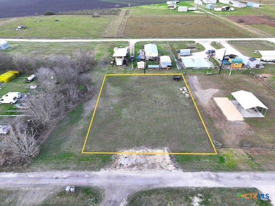 1110-1112 W Toledo St, Seadrift, TX 77983