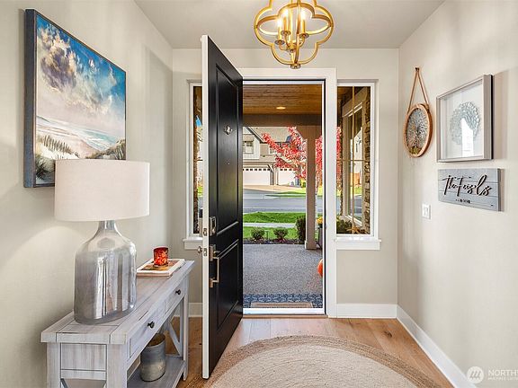 4th image of 1499 Glacier Avenue SE