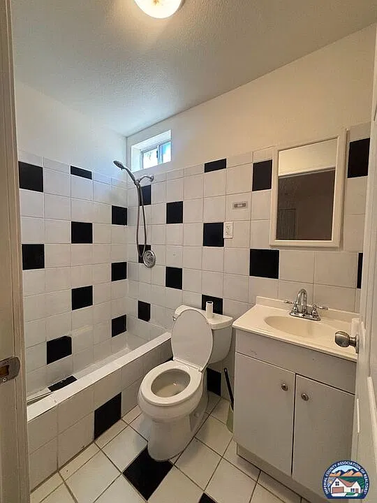 4 bed, 3.0 bath, 2000 sqft, $2,300 — Photo 4