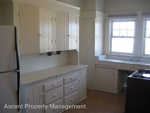 2nd image of 1609 W Lewis St APT 1