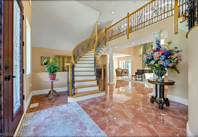252 Mabel Pl — Photo 6