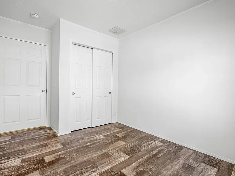 204 E 11th St #1 — Photo 15