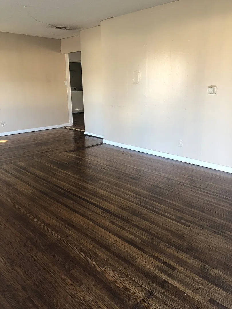 4 bedroom home — Photo 2