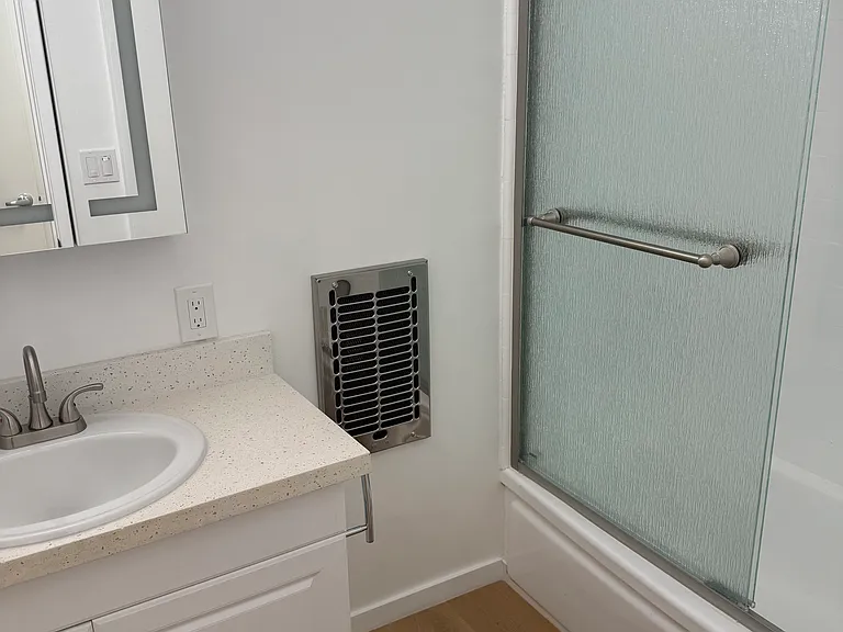 525 S Kenmore Ave #9 — Photo 8