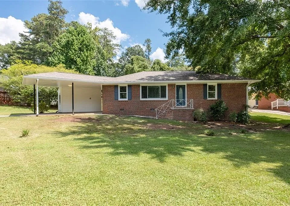 208 Yancy Dr SE