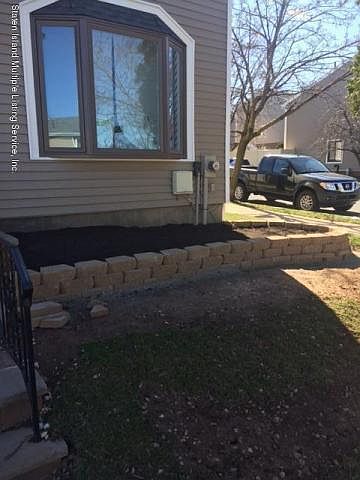 1st image of 6 Meadow Ct