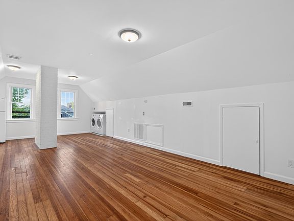 3rd image of 42 Duer Pl #3