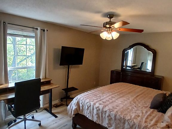 2nd image of 831 Forrest Glen Dr Unit A
