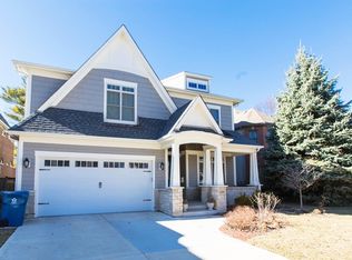 688 S Mitchell Ave, Elmhurst, IL 60126