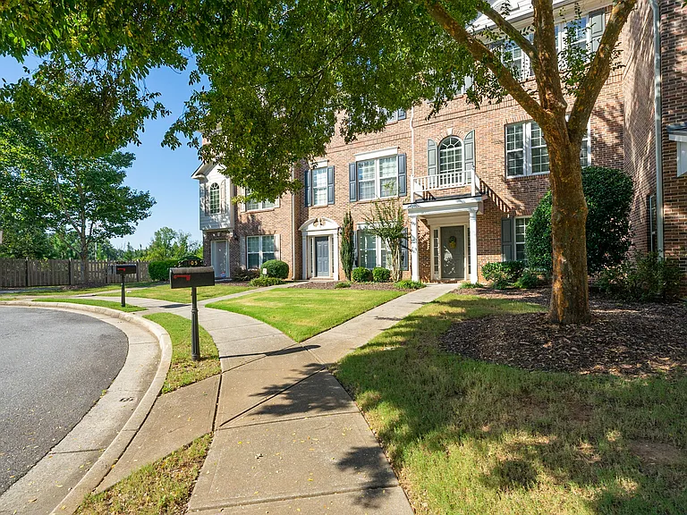 3305 Chastain Gardens Dr NW — Photo 1