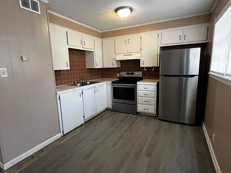 302 E Houston St — Photo 3