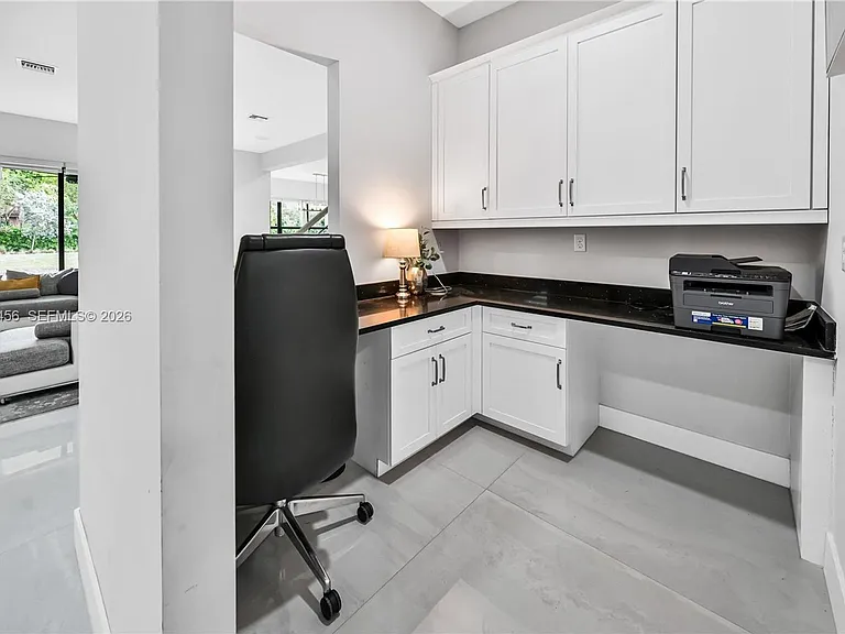 8645 NW 39th Ct — Photo 7