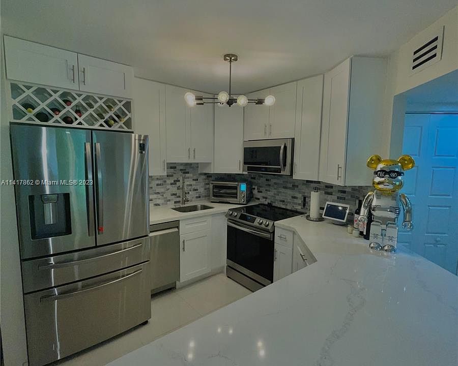 1st image of 8373 Lake Dr #8373