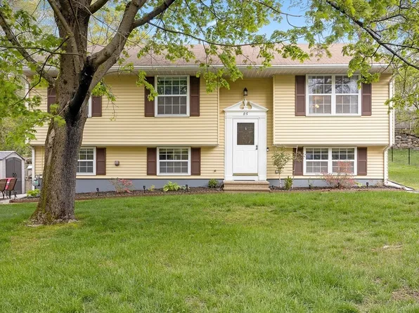 85 Tower St, Hudson, MA 01749