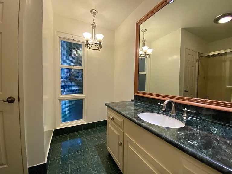 22539 Waterbury St — Photo 17