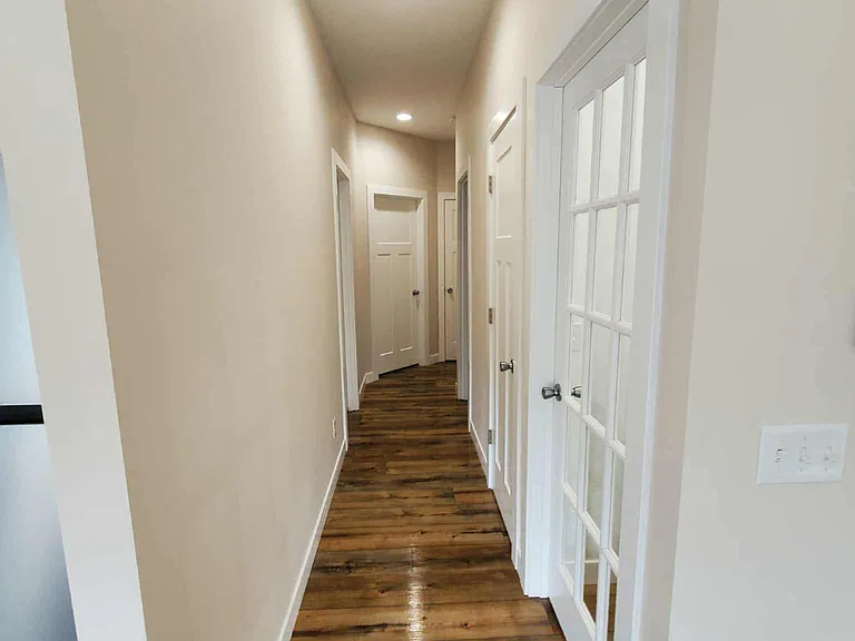 802 E North St — Photo 5