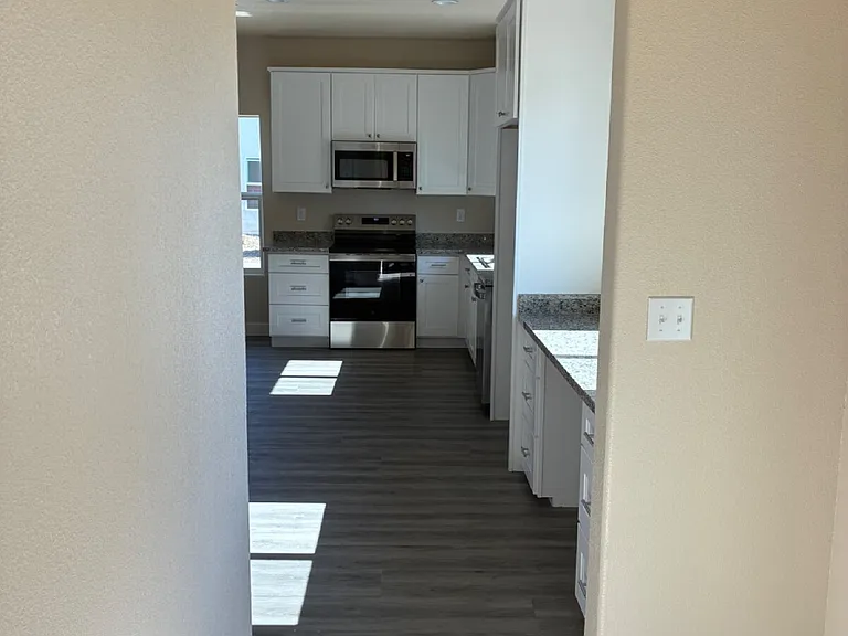 3614 Newport Ave — Photo 11