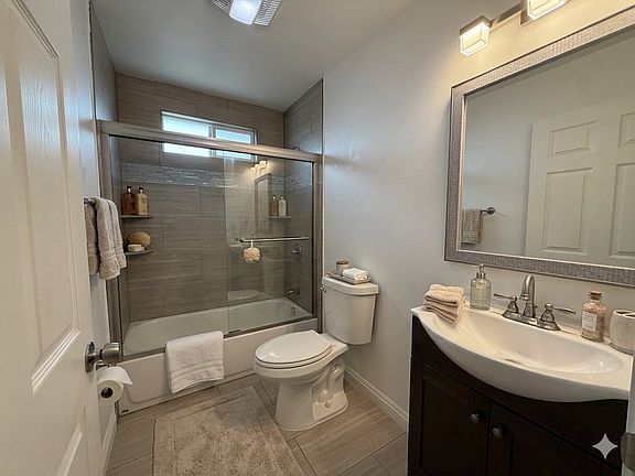 5th image of 4321 E 4th St #2