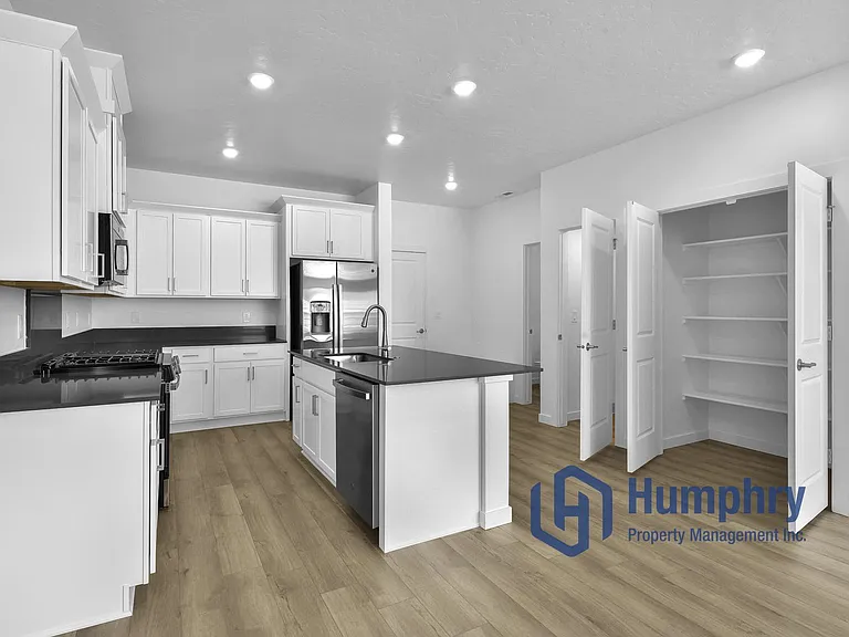 192 N Stratus Way — Photo 14
