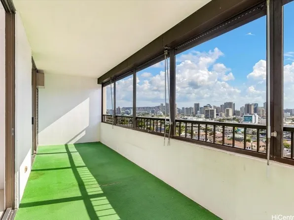 1521 Alexander St APT 905, Honolulu, HI 96822