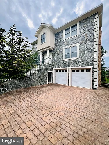 2138 Patrick Henry Dr Photo 1