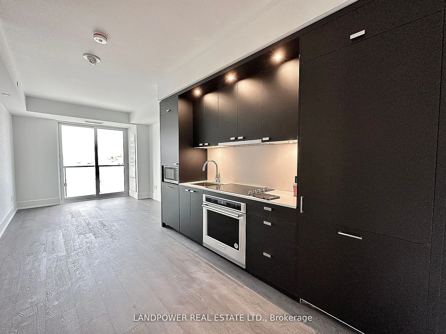 3 bed, $4,300 — Photo 2