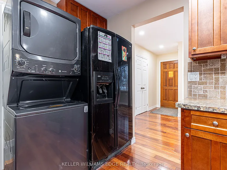 598 Mapledale Ave #UPPER — Photo 9