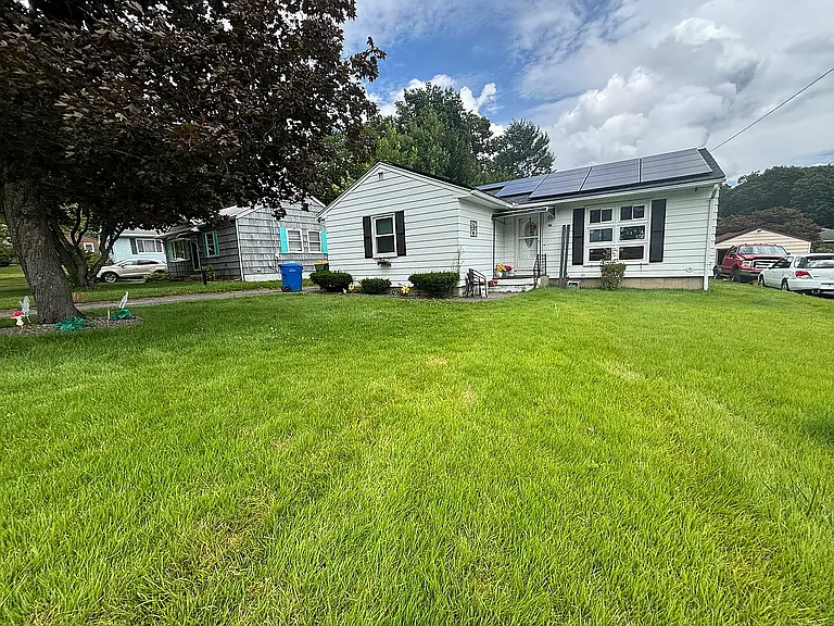 36 Deepwood Dr — Photo 1