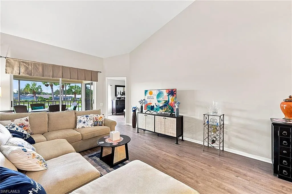 3 bed, 2.0 bath, 1312 sqft, $6,500 — Photo 4