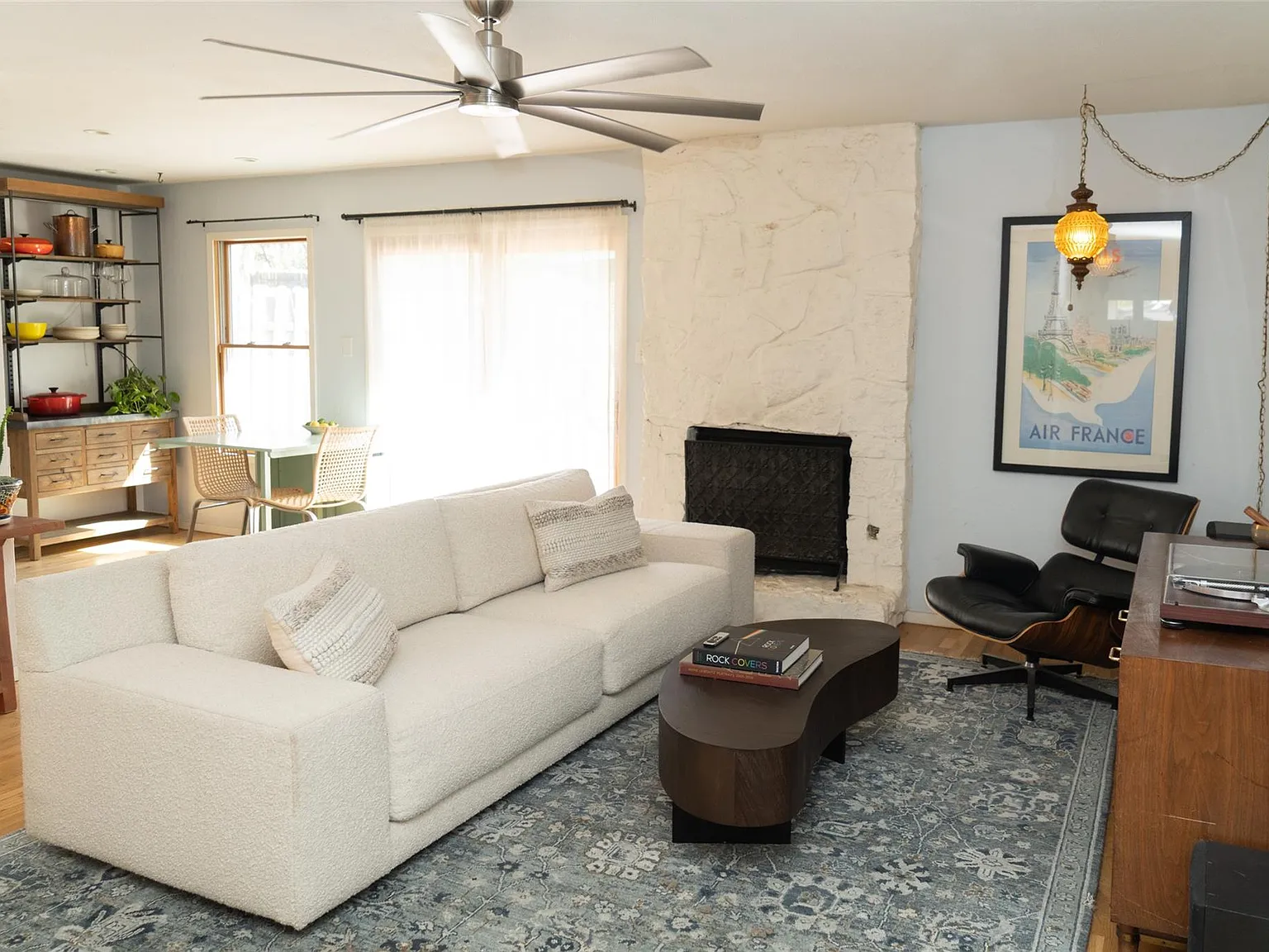 3 bed, 2.0 bath, 1144 sqft, $2,195 — Photo 3