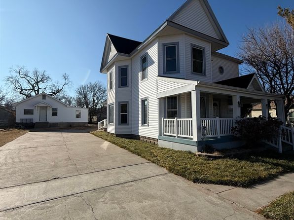539 W 7th St, Larned, KS 67550