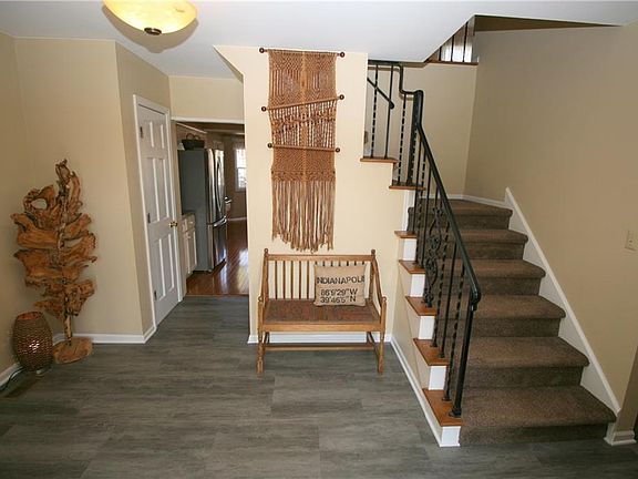 3rd image of 5517 Surrey Hill Cir