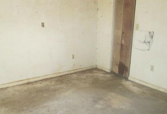 5th image of 902 NE 209th Street #106
