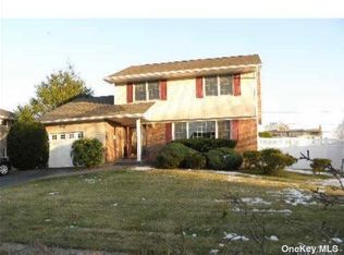 23 Marquette Dr, Smithtown, NY 11787