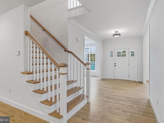 4th image of 1050 Glen Hall Rd