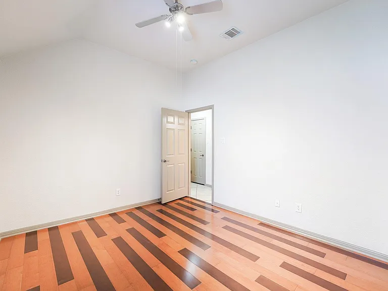 10028 Lisi Anne Dr — Photo 22