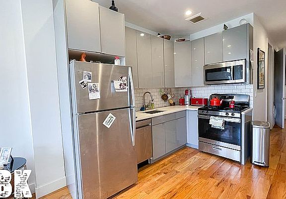 5th image of 187 Pulaski St #3